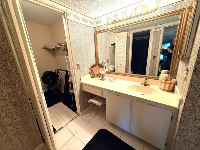 6585 Kensington Lane 204, Delray Beach, FL 33446