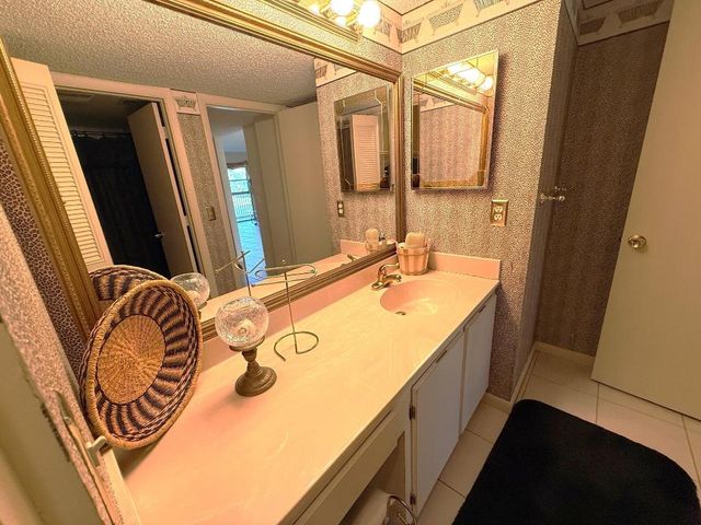 6585 Kensington Lane 204, Delray Beach, FL 33446