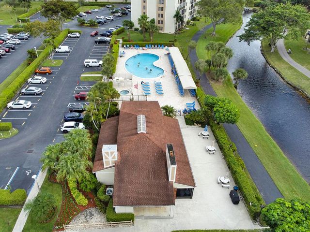 6585 Kensington Lane 204, Delray Beach, FL 33446
