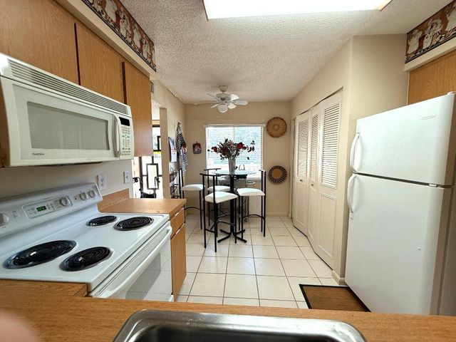 6585 Kensington Lane 204, Delray Beach, FL 33446