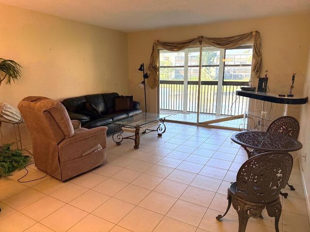 6585 Kensington Lane 204, Delray Beach, FL 33446