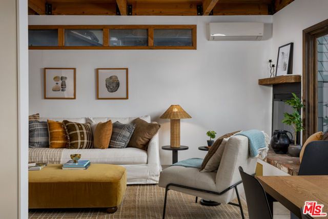 1905 Weepah Way, Los Angeles, CA 90046