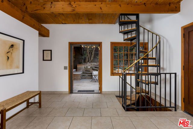 1905 Weepah Way, Los Angeles, CA 90046