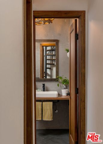 1905 Weepah Way, Los Angeles, CA 90046