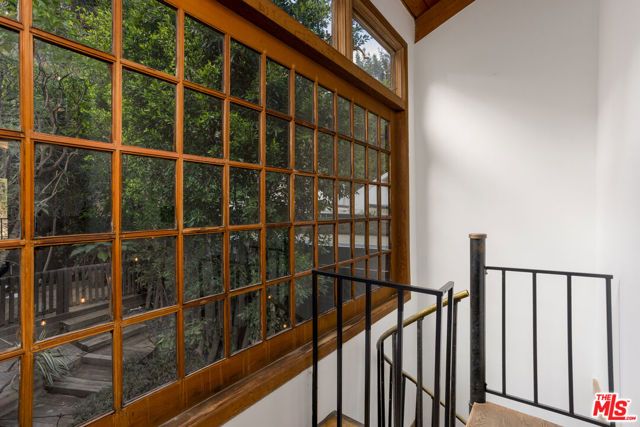 1905 Weepah Way, Los Angeles, CA 90046