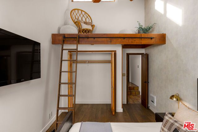 1905 Weepah Way, Los Angeles, CA 90046