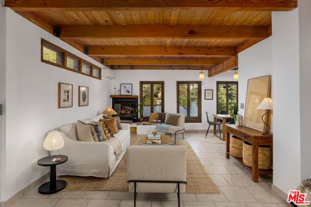 1905 Weepah Way, Los Angeles, CA 90046