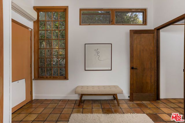 1905 Weepah Way, Los Angeles, CA 90046