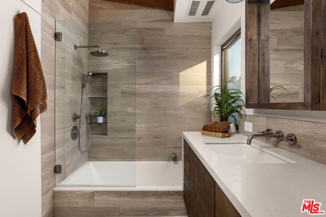 1905 Weepah Way, Los Angeles, CA 90046