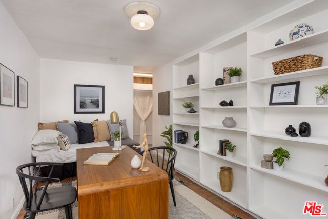 1905 Weepah Way, Los Angeles, CA 90046