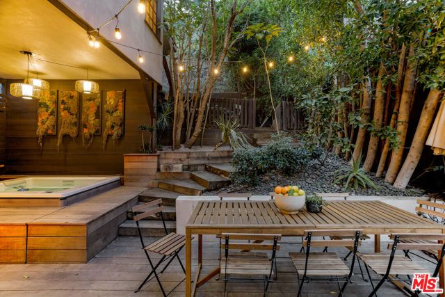 1905 Weepah Way, Los Angeles, CA 90046