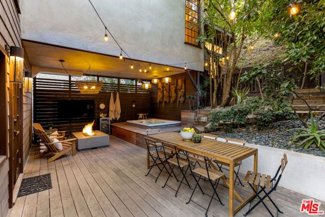 1905 Weepah Way, Los Angeles, CA 90046