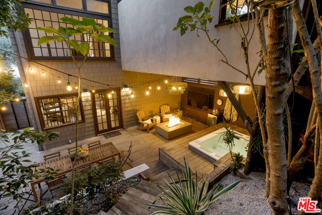 1905 Weepah Way, Los Angeles, CA 90046