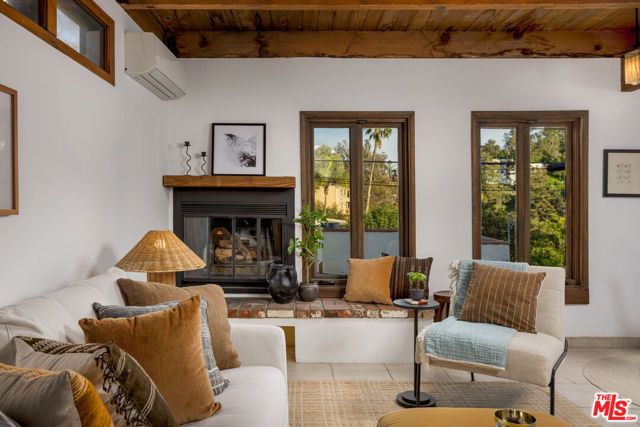 1905 Weepah Way, Los Angeles, CA 90046