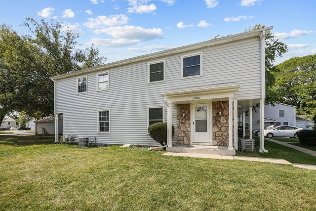 1390 N Glen Circle B, Aurora, IL 60506
