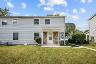 1390 N Glen Circle B, Aurora, IL 60506