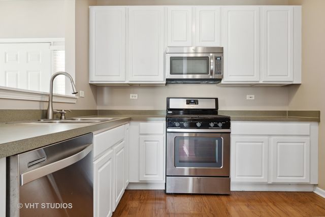 2442 Golf Ridge Circle, Naperville, IL 60563