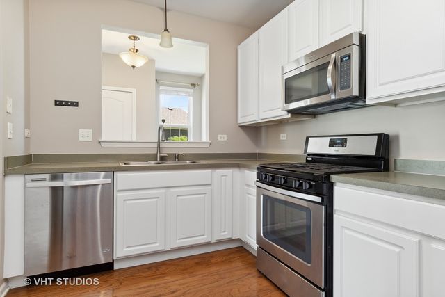 2442 Golf Ridge Circle, Naperville, IL 60563