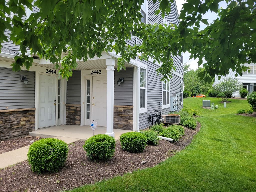 2442 Golf Ridge Circle, Naperville, IL 60563