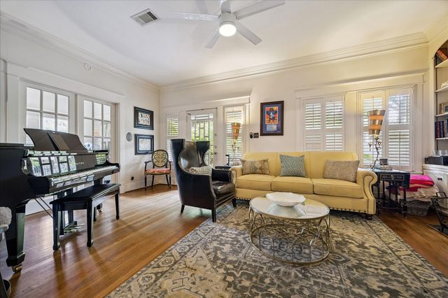 1402 Bonnie Brae Street, Houston, TX 77006