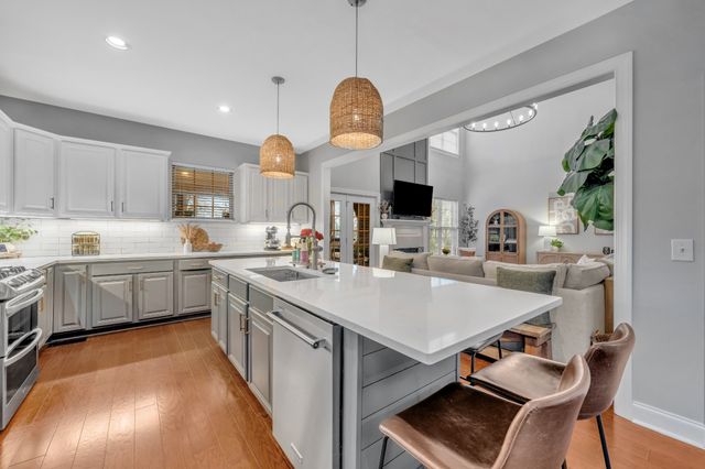 1006 Tower Hill Ln, Hendersonville, TN 37075