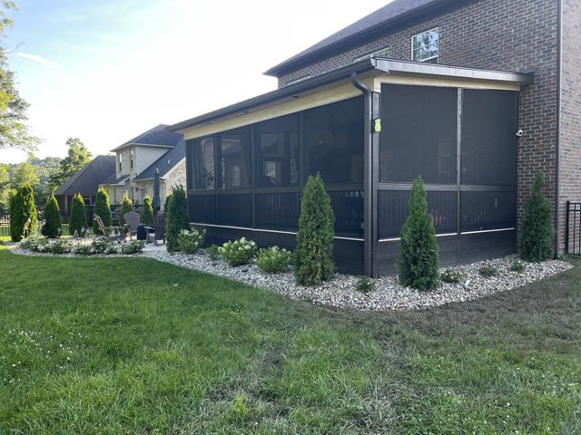 1006 Tower Hill Ln, Hendersonville, TN 37075