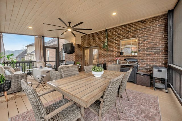 1006 Tower Hill Ln, Hendersonville, TN 37075