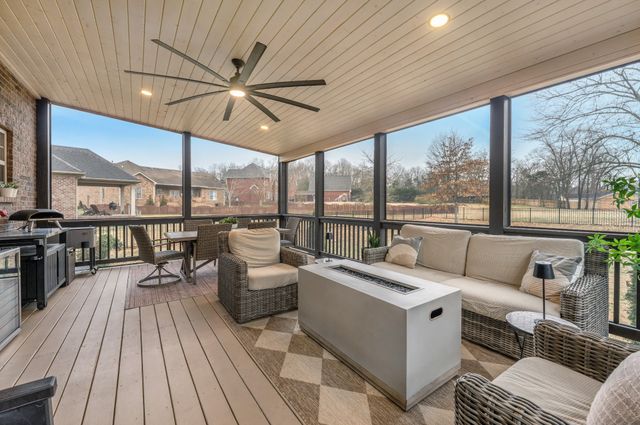 1006 Tower Hill Ln, Hendersonville, TN 37075