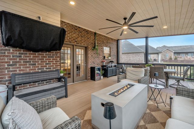 1006 Tower Hill Ln, Hendersonville, TN 37075