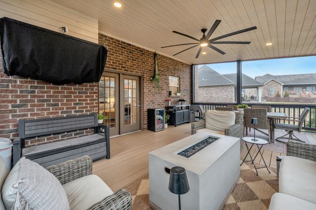 1006 Tower Hill Ln, Hendersonville, TN 37075