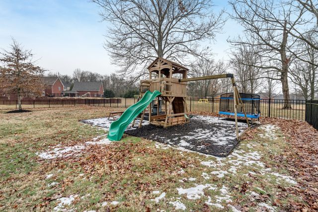 1006 Tower Hill Ln, Hendersonville, TN 37075