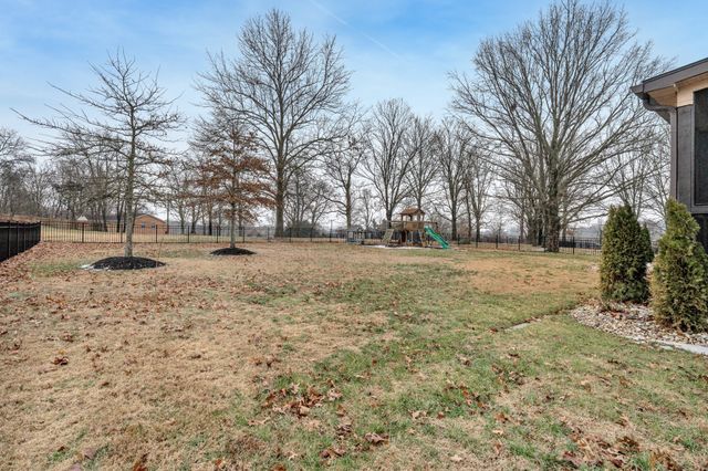 1006 Tower Hill Ln, Hendersonville, TN 37075