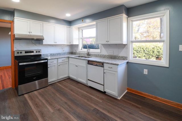 661 COLLEEN DR, Harrisburg, PA 17109