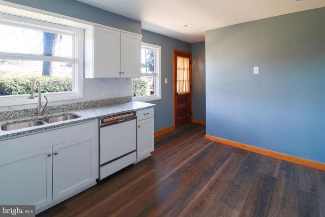 661 COLLEEN DR, Harrisburg, PA 17109