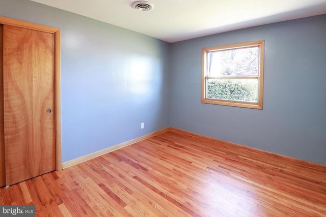 661 COLLEEN DR, Harrisburg, PA 17109