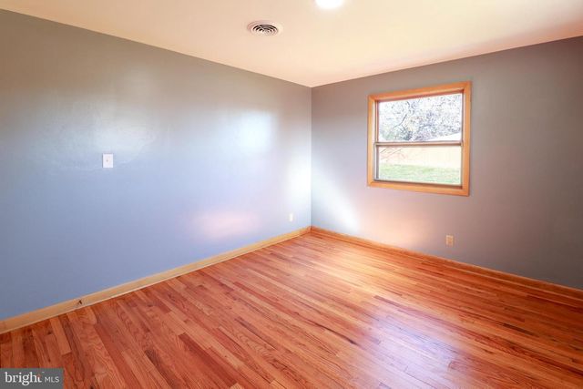 661 COLLEEN DR, Harrisburg, PA 17109