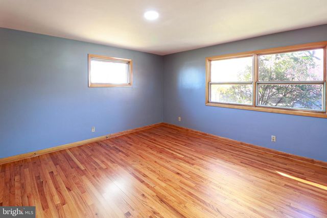 661 COLLEEN DR, Harrisburg, PA 17109