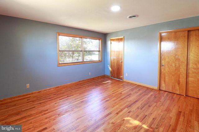 661 COLLEEN DR, Harrisburg, PA 17109