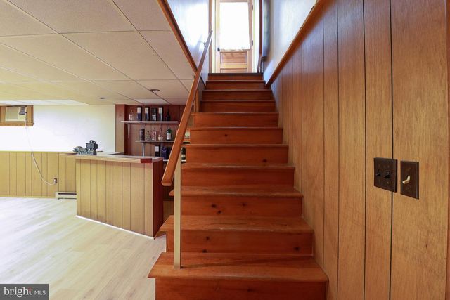 661 COLLEEN DR, Harrisburg, PA 17109