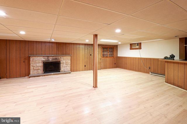 661 COLLEEN DR, Harrisburg, PA 17109