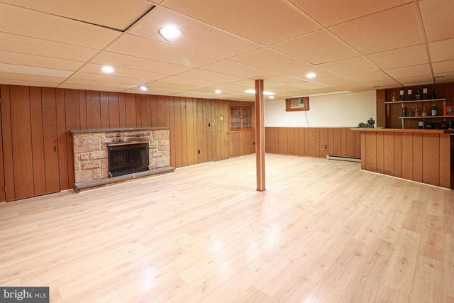 661 COLLEEN DR, Harrisburg, PA 17109