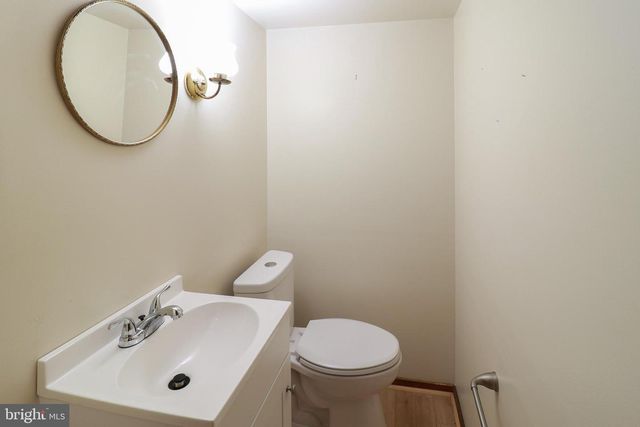 661 COLLEEN DR, Harrisburg, PA 17109