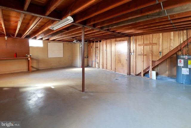 661 COLLEEN DR, Harrisburg, PA 17109