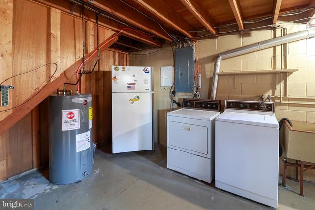 661 COLLEEN DR, Harrisburg, PA 17109