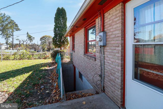 661 COLLEEN DR, Harrisburg, PA 17109