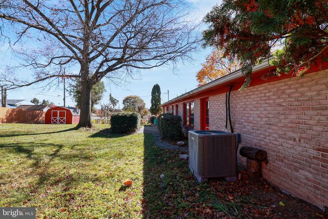 661 COLLEEN DR, Harrisburg, PA 17109