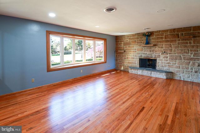 661 COLLEEN DR, Harrisburg, PA 17109