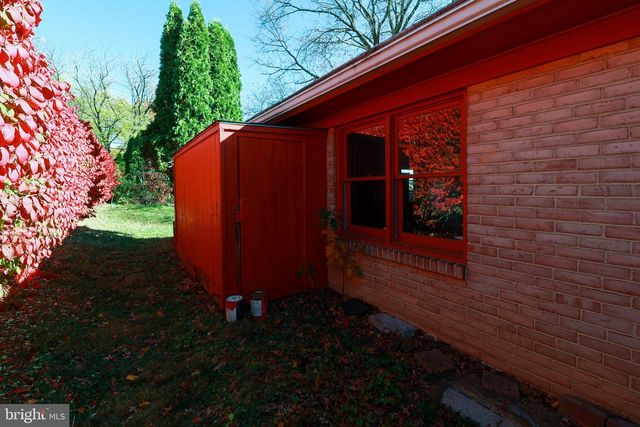 661 COLLEEN DR, Harrisburg, PA 17109