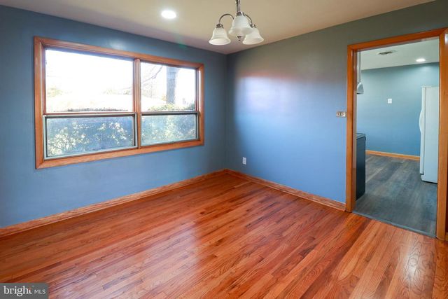 661 COLLEEN DR, Harrisburg, PA 17109