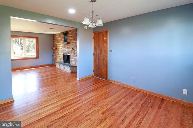 661 COLLEEN DR, Harrisburg, PA 17109